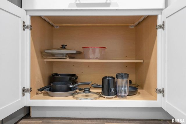 1011 19TH Avenue, Moline, IL 61265