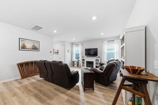 166 Harvest Point Blvd, Spring Hill, TN 37174