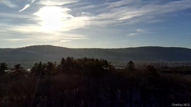 23 Oak St, Wurtsboro, NY 12790