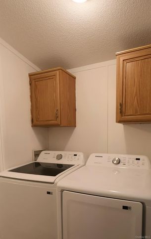 23 Oak St, Wurtsboro, NY 12790