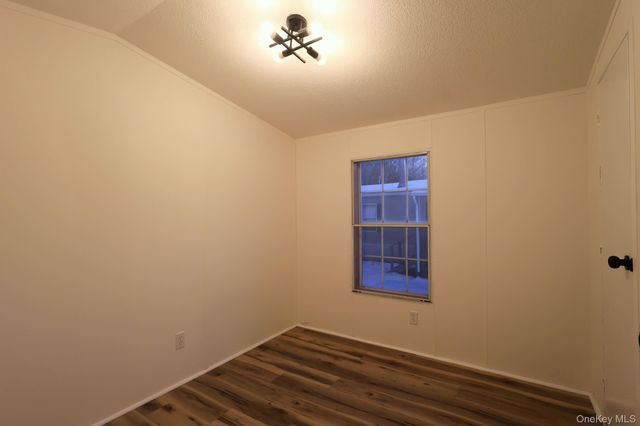 23 Oak St, Wurtsboro, NY 12790