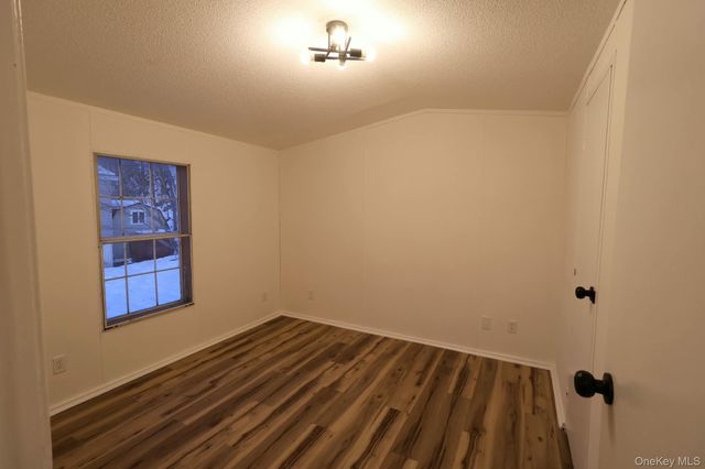 23 Oak St, Wurtsboro, NY 12790