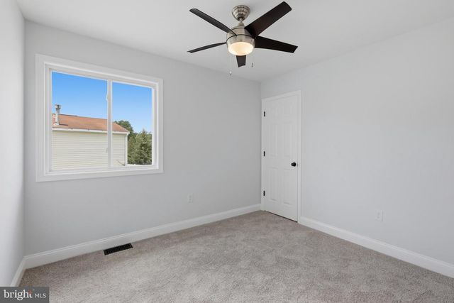 3 BERGEN CT, Newark, DE 19702