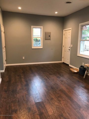 32 Frazee Place, Keansburg, NJ 07734