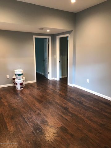 32 Frazee Place, Keansburg, NJ 07734