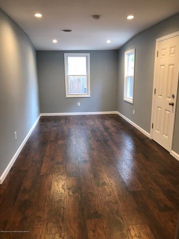 32 Frazee Place, Keansburg, NJ 07734