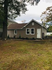 32 Frazee Place, Keansburg, NJ 07734