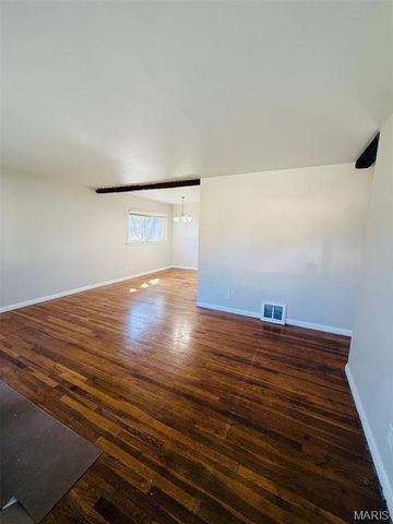 936 Highmont, St Louis, MO 63135