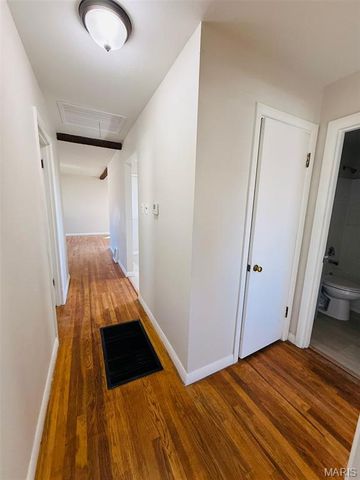 936 Highmont, St Louis, MO 63135