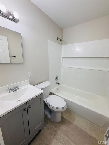 936 Highmont, St Louis, MO 63135