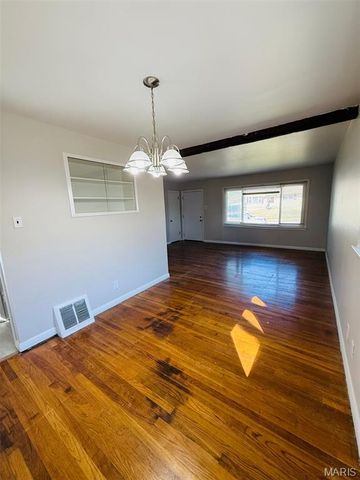 936 Highmont, St Louis, MO 63135