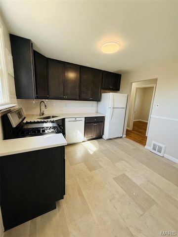 936 Highmont, St Louis, MO 63135