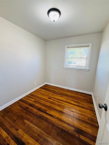 936 Highmont, St Louis, MO 63135