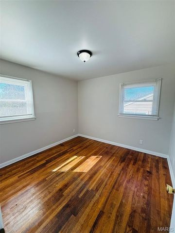 936 Highmont, St Louis, MO 63135