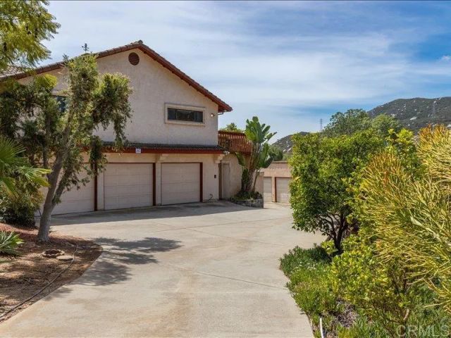 26635 Crescendo Drive, Escondido, CA 92026