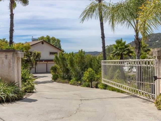 26635 Crescendo Drive, Escondido, CA 92026