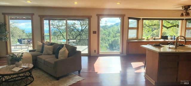 3778 Burke Pl, Sonoma, CA 95476