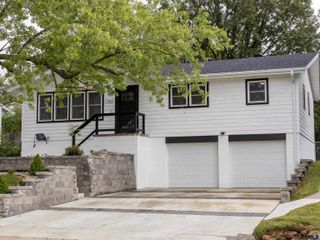 7343 Park Crest Drive, La Vista, NE 68128