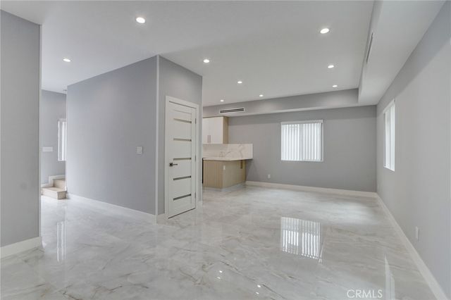 7744 Ostrom Avenue, Lake Balboa, CA 91406