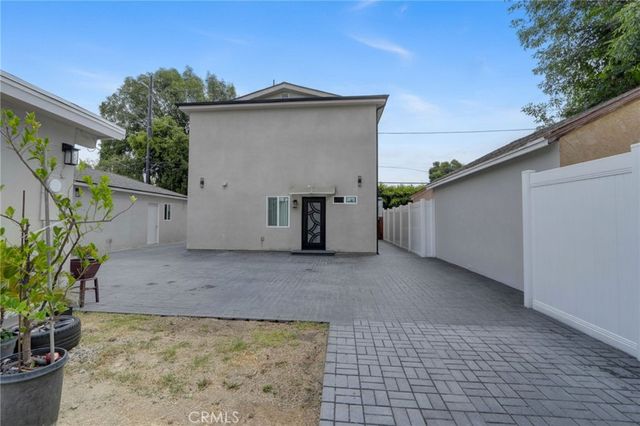 7744 Ostrom Avenue, Lake Balboa, CA 91406