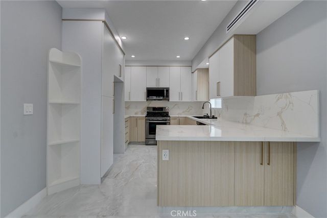 7744 Ostrom Avenue, Lake Balboa, CA 91406