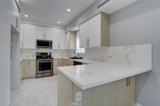 7744 Ostrom Avenue, Lake Balboa, CA 91406