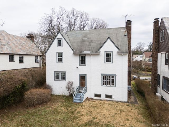 60 Parkway E, Mount Vernon, NY 10552