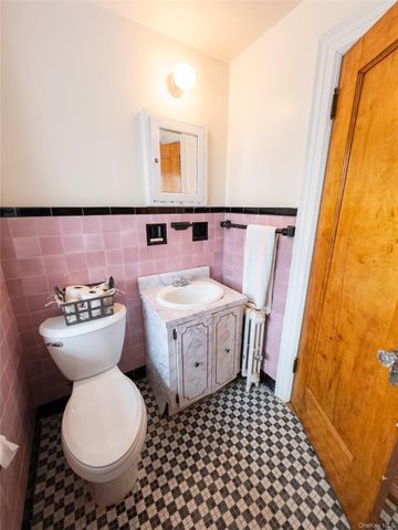 60 Parkway E, Mount Vernon, NY 10552