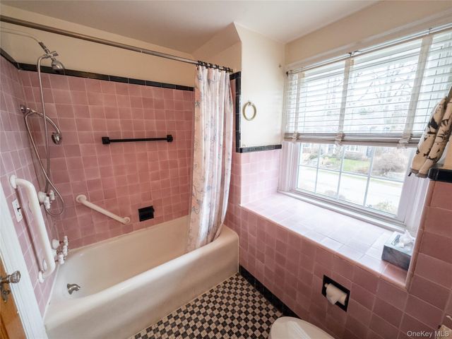 60 Parkway E, Mount Vernon, NY 10552