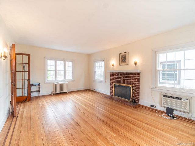 60 Parkway E, Mount Vernon, NY 10552