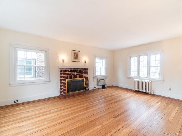 60 Parkway E, Mount Vernon, NY 10552