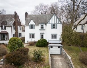 60 Parkway E, Mount Vernon, NY 10552