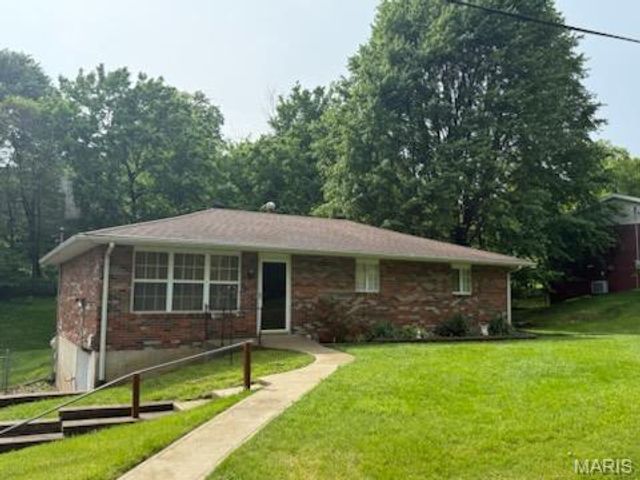 204 Lake Hillcrest Drive, Glen Carbon, IL 62034