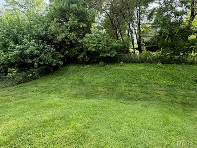204 Lake Hillcrest Drive, Glen Carbon, IL 62034