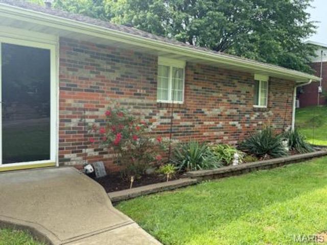 204 Lake Hillcrest Drive, Glen Carbon, IL 62034
