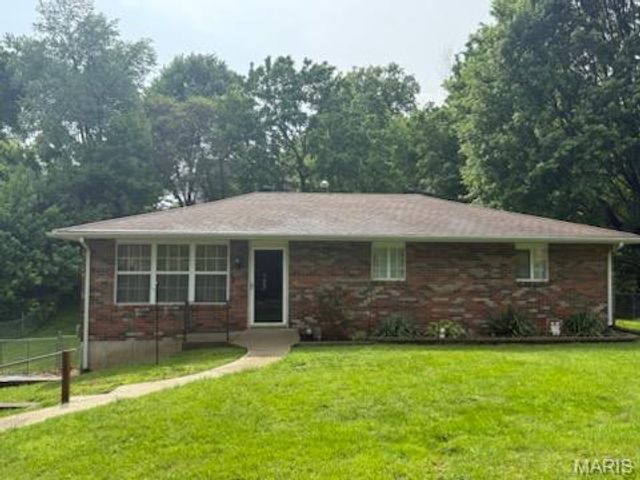 204 Lake Hillcrest Drive, Glen Carbon, IL 62034