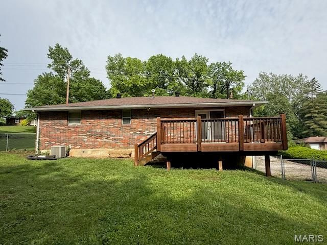 204 Lake Hillcrest Drive, Glen Carbon, IL 62034