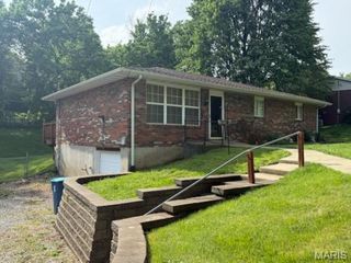 204 Lake Hillcrest Drive, Glen Carbon, IL 62034