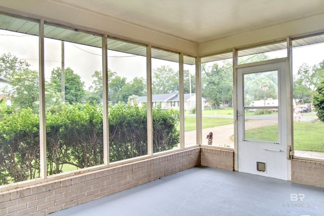 700 E Myrtle Avenue, Foley, AL 36535