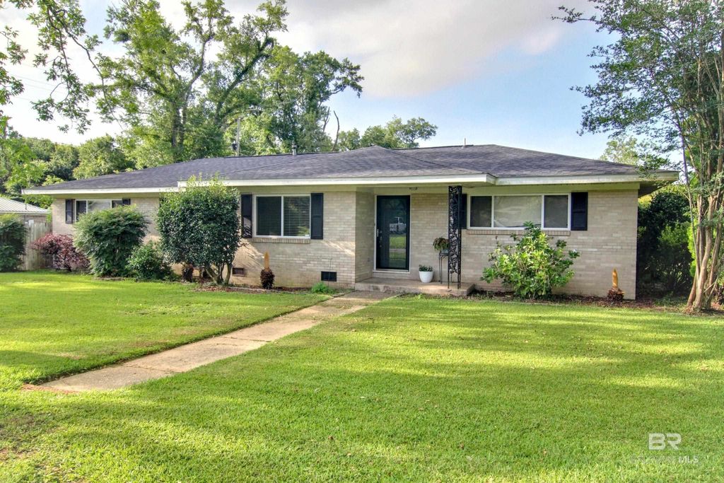 700 E Myrtle Avenue, Foley, AL 36535