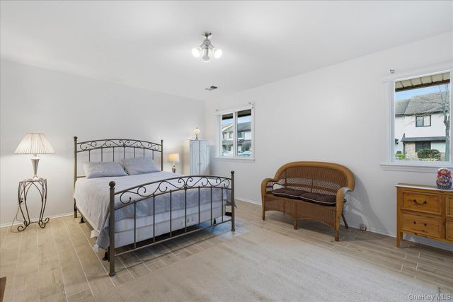 190 Poplar Court, Wantagh, NY 11793