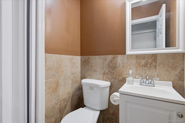 190 Poplar Court, Wantagh, NY 11793