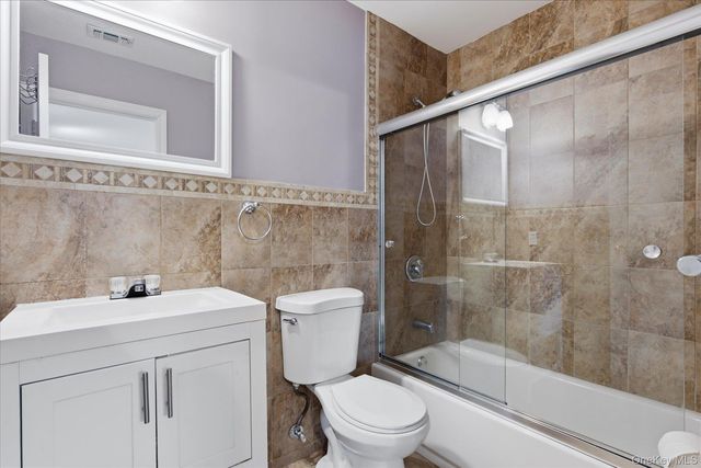 190 Poplar Court, Wantagh, NY 11793