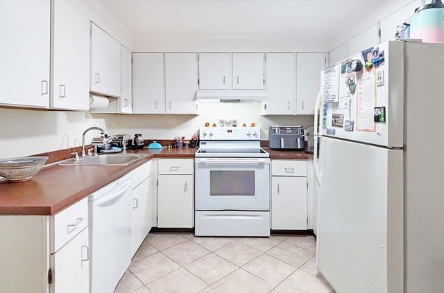 295 Lynn Shore Dr 104, Lynn, MA 01902