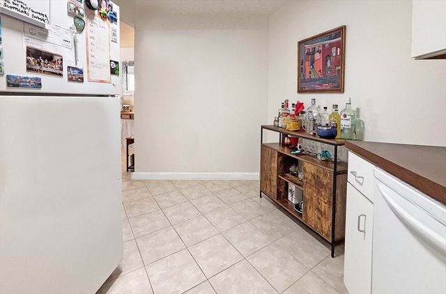 295 Lynn Shore Dr 104, Lynn, MA 01902