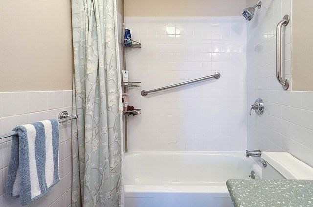 295 Lynn Shore Dr 104, Lynn, MA 01902