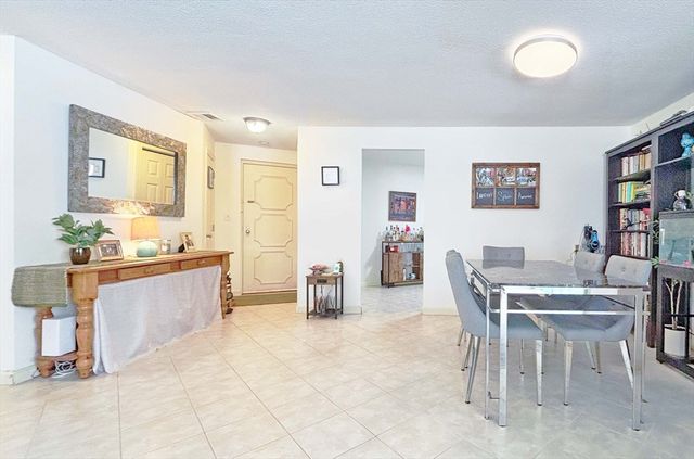 295 Lynn Shore Dr 104, Lynn, MA 01902