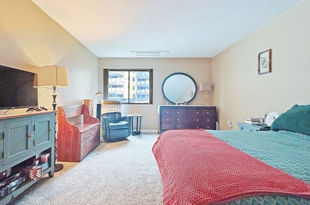 295 Lynn Shore Dr 104, Lynn, MA 01902