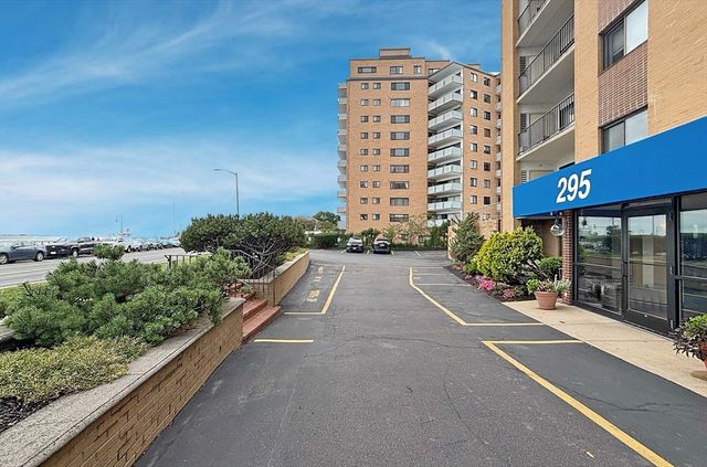 295 Lynn Shore Dr 104, Lynn, MA 01902