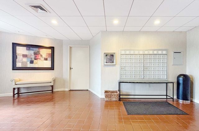 295 Lynn Shore Dr 104, Lynn, MA 01902